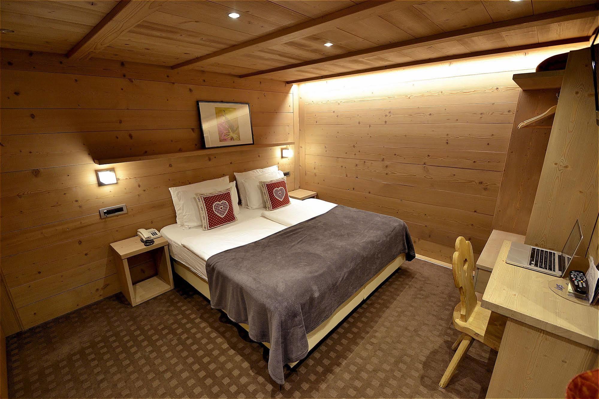 Hotel Piccolo Tibet Livigno Extérieur photo