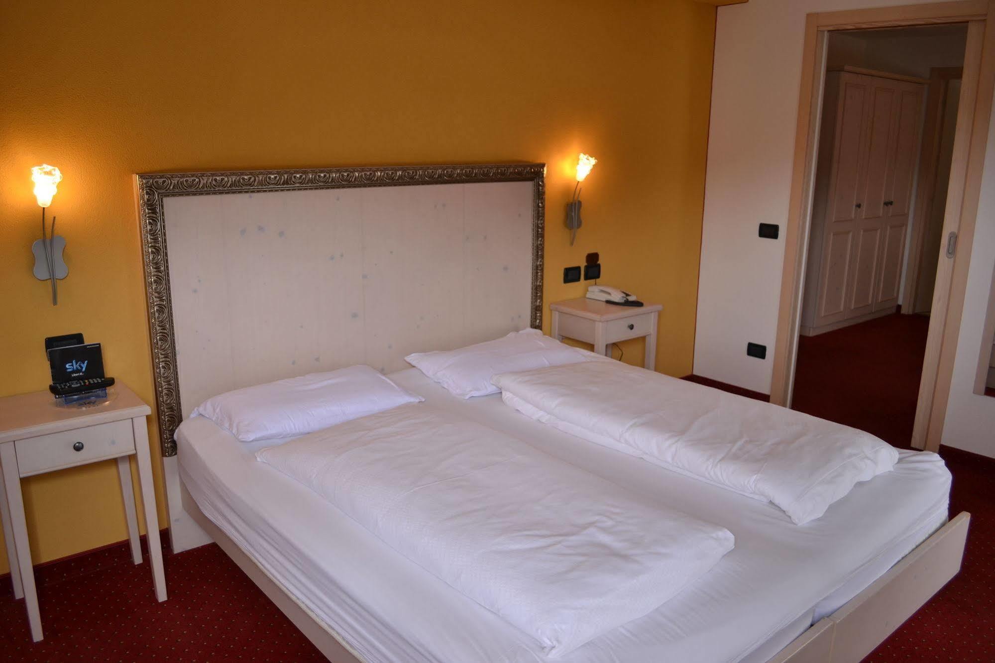 Hotel Piccolo Tibet Livigno Extérieur photo