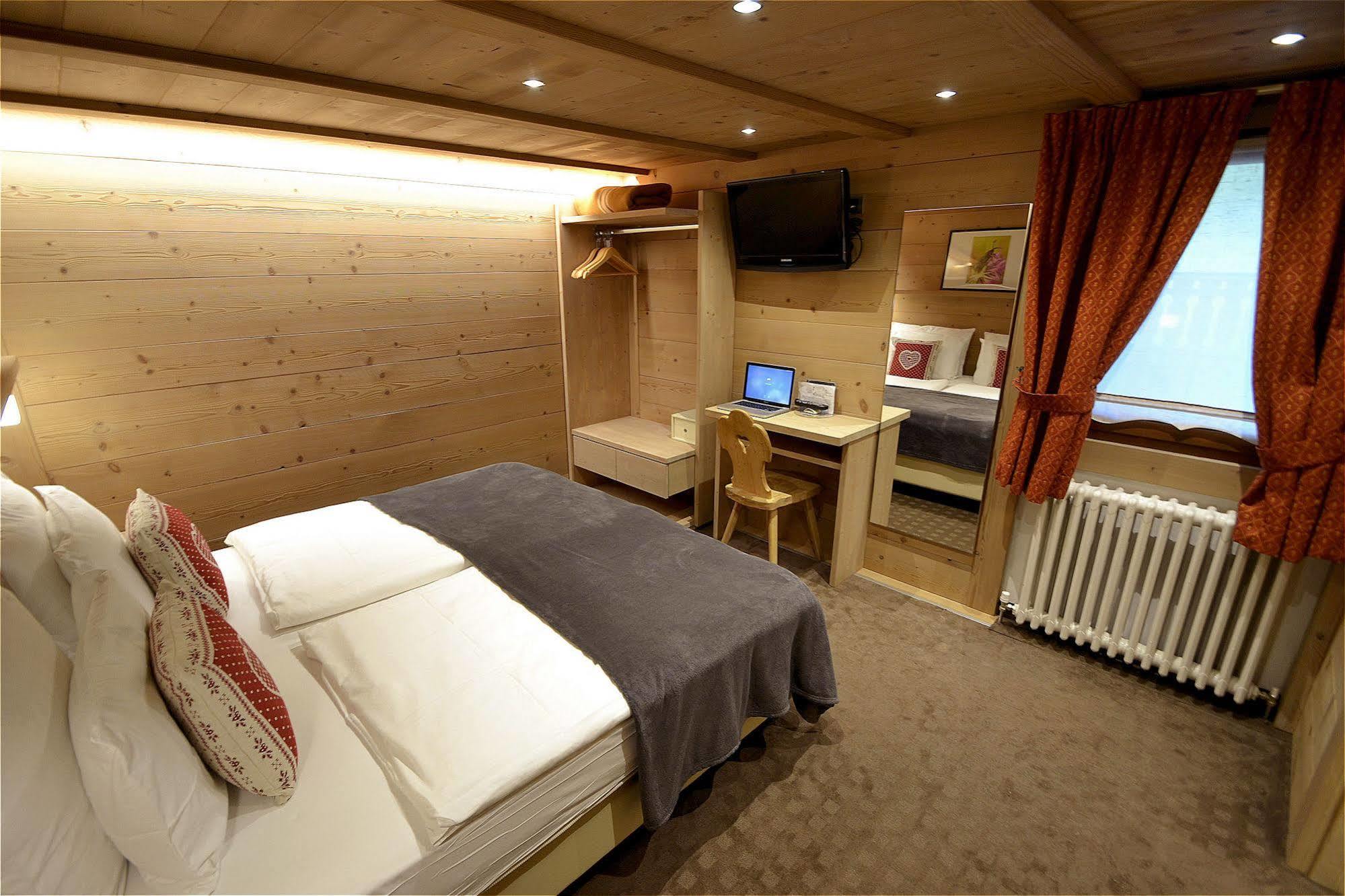 Hotel Piccolo Tibet Livigno Extérieur photo