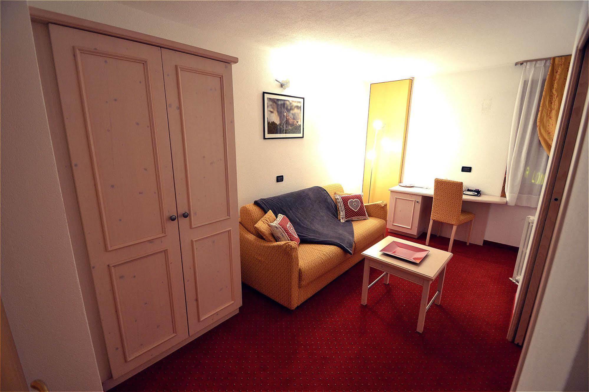 Hotel Piccolo Tibet Livigno Extérieur photo