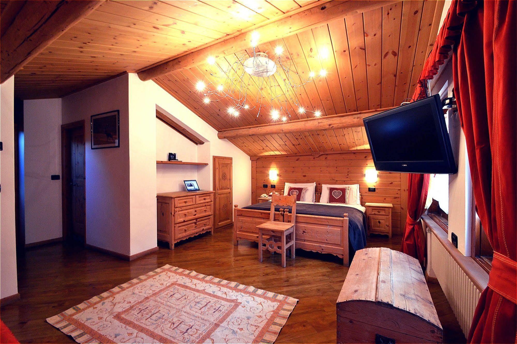 Hotel Piccolo Tibet Livigno Extérieur photo
